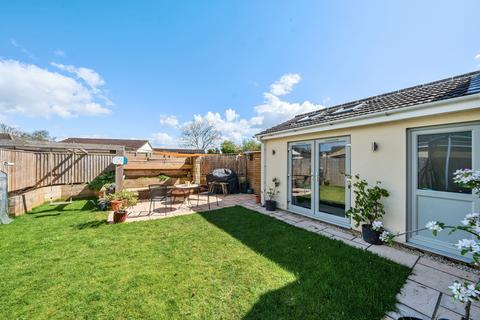 3 Larksfield Close, Carterton, OX18 3SY