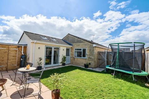 3 Larksfield Close, Carterton, OX18 3SY