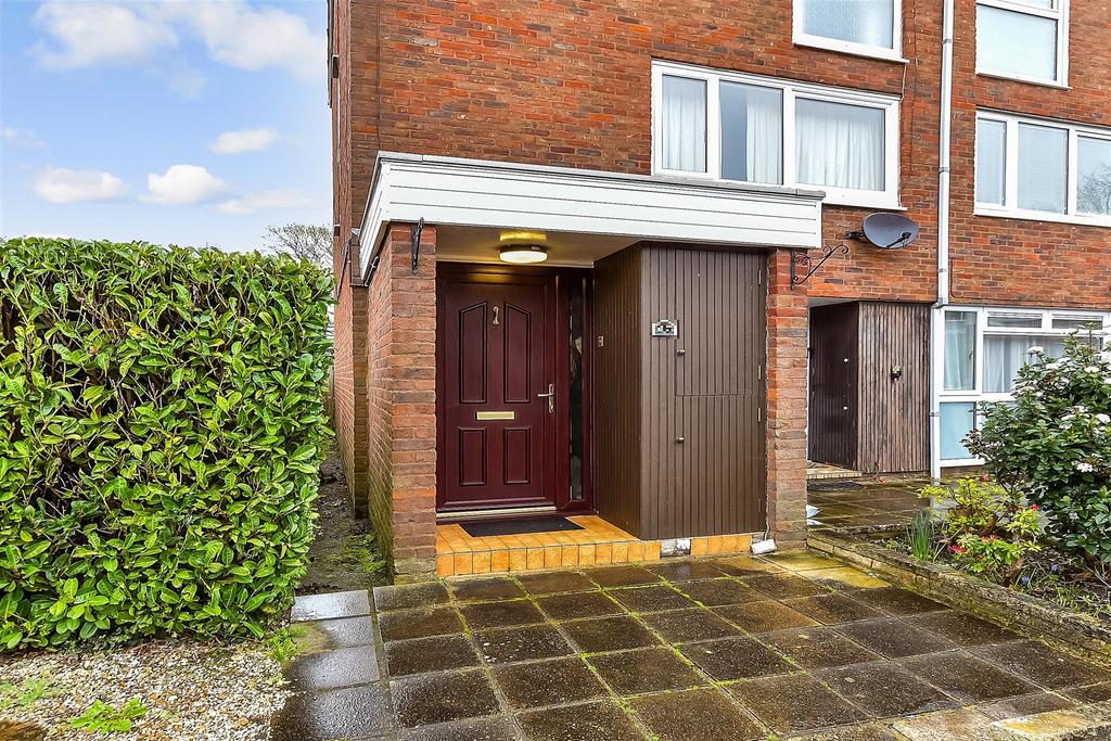 Harrison Close, Reigate, Surrey 2 bed for sale £350,000