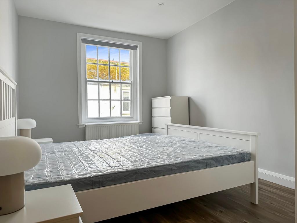 Truro, Truro TR1 3 bed flat to rent £1,600 pcm (£369 pw)