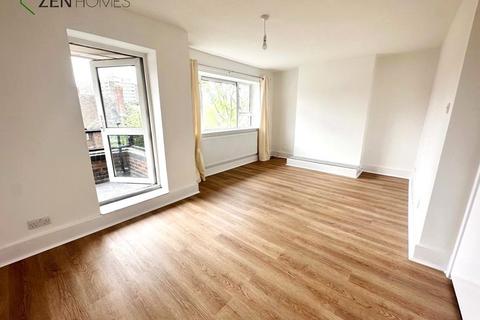3 bedroom flat to rent, London E16