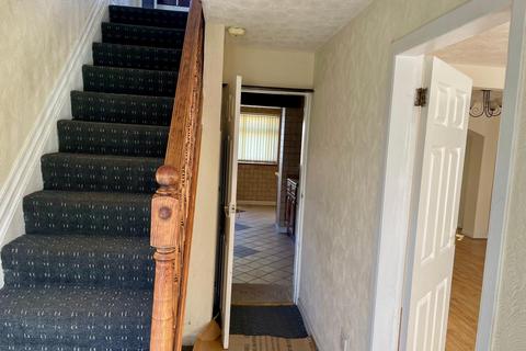 3 bedroom semi-detached house to rent, Derwent Drive, Derby DE24