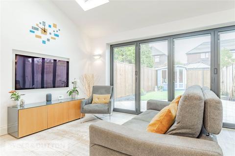 18 Thornham Lane, Royton, Oldham, OL2 6UW