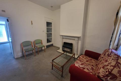 3 bedroom terraced house to rent, Alexandra Road, Handsworth B21
