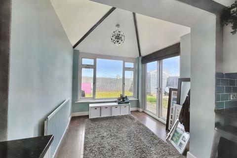4 bedroom semi-detached house for sale, Feetham Avenue, ., Newcastle upon Tyne, Tyne and Wear, NE12 9QN