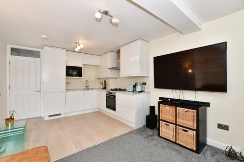 1 bedroom flat to rent, Chingford Avenue, E4