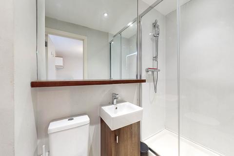 1 bedroom in a flat share to rent, Mile End Road, London E1