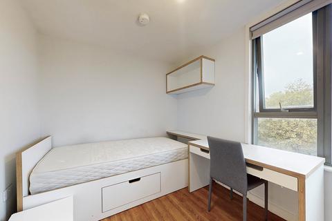 1 bedroom in a flat share to rent, Mile End Road, London E1