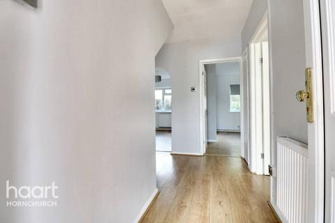 34 Gatwick Way, Hornchurch, RM12 6DX