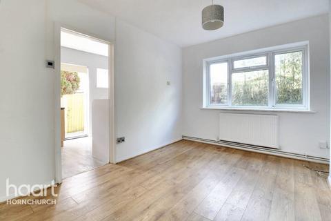 34 Gatwick Way, Hornchurch, RM12 6DX