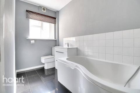 34 Gatwick Way, Hornchurch, RM12 6DX