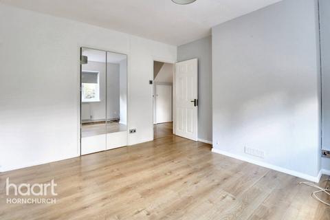 34 Gatwick Way, Hornchurch, RM12 6DX