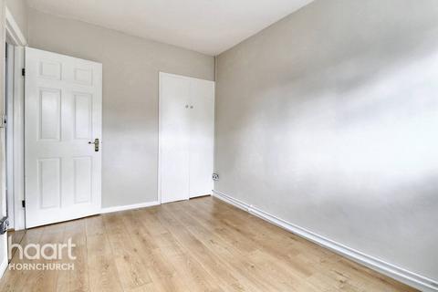 34 Gatwick Way, Hornchurch, RM12 6DX