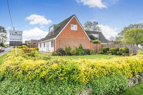 2 Middle Road, North Baddesley, Southampton, SO52 9JE