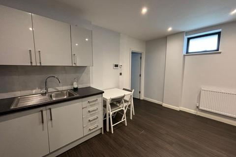 1 bedroom flat to rent, Hassop Road, London, NW2