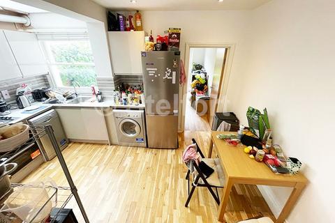 4 bedroom terraced house to rent, Seaford Road, London N15