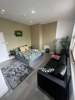 1 bedroom bedsit to rent, Friern Barnet Road, London N11