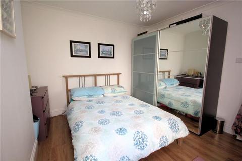 3 bedroom maisonette to rent, Eve Road, Woking GU21