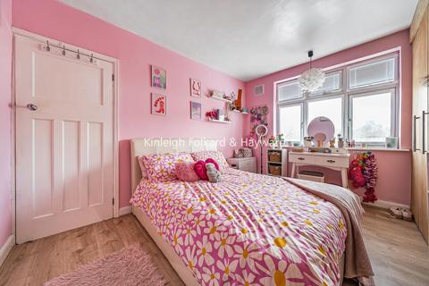 16 White Horse Hill, Chislehurst, BR7 6DL