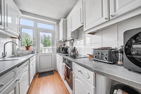 16 White Horse Hill, Chislehurst, BR7 6DL