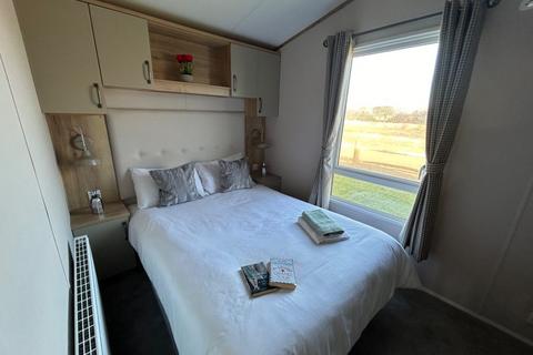 3 bedroom lodge for sale, New Beach Holiday Park