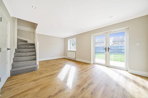 4 bedroom semi-detached house to rent, Graham Terrace Westerham Drive DA15