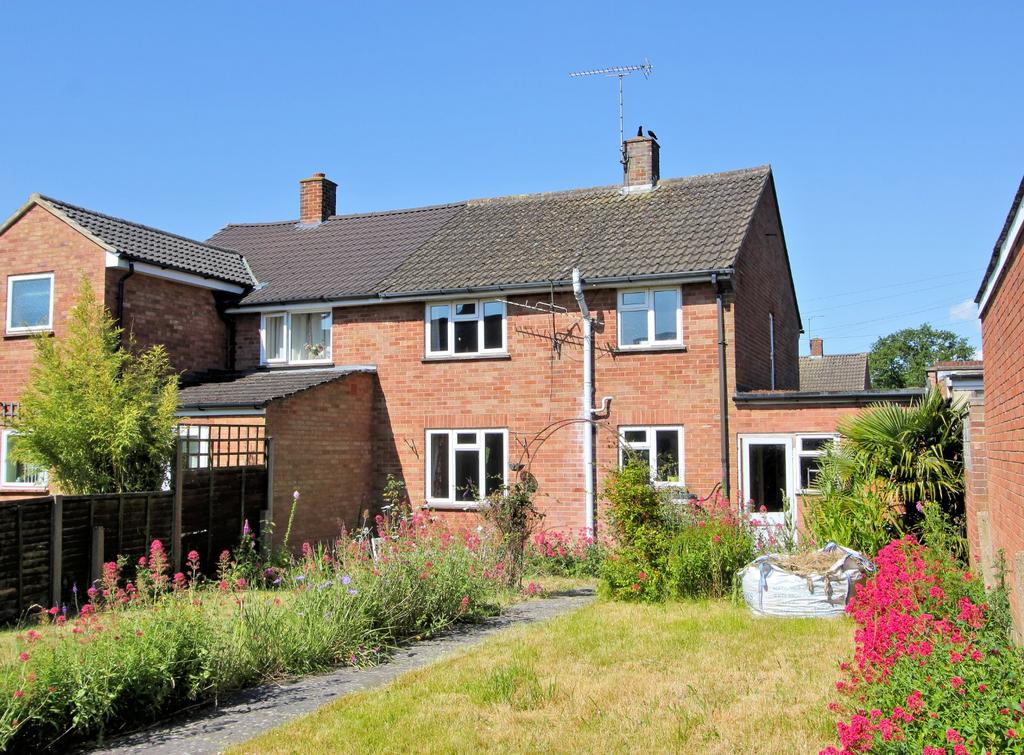 Nutcroft, Datchworth, Hertfordshire, SG3 3 bed semidetached house for