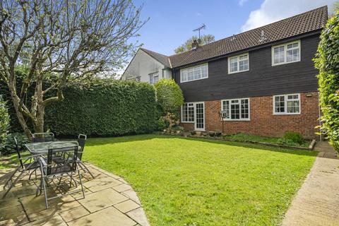 10 Farnham Close, Bovingdon, Hemel Hempstead, HP3 0QT