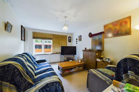 3 bedroom terraced house for sale, Tamar Close, Aylesbury, HP21 9HG