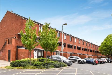 152 Stoneycroft Close, London, SE12 0SW
