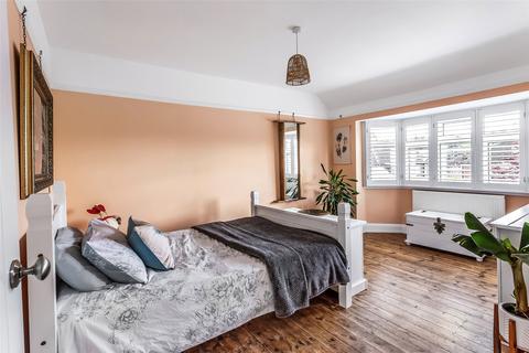 52 Fairfield Drive, Dorking, RH4 1JH