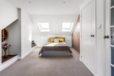 52 Fairfield Drive, Dorking, RH4 1JH