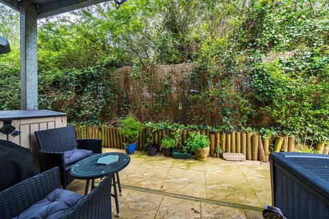 2 bedroom flat for sale, St. Georges Grove, Earlsfield