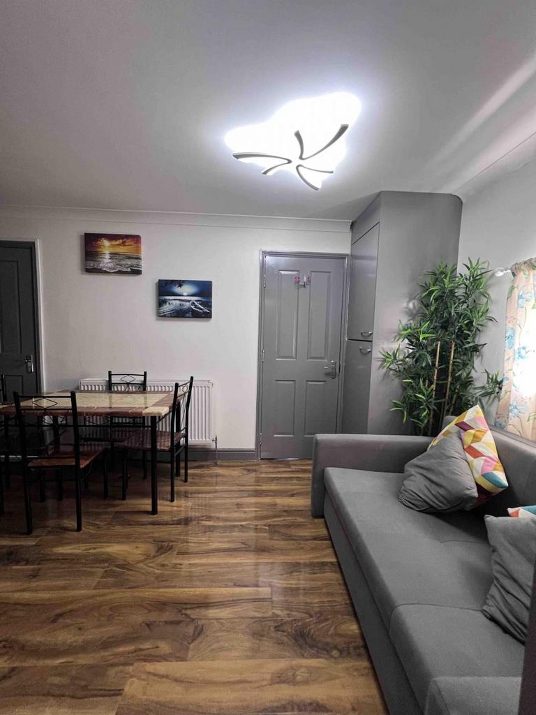 Ground Floor 3 Bedroom with 3 bathroom flat/maison