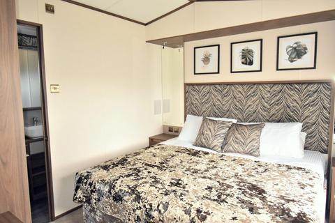 2 bedroom lodge for sale, Silver Sands Holiday Park