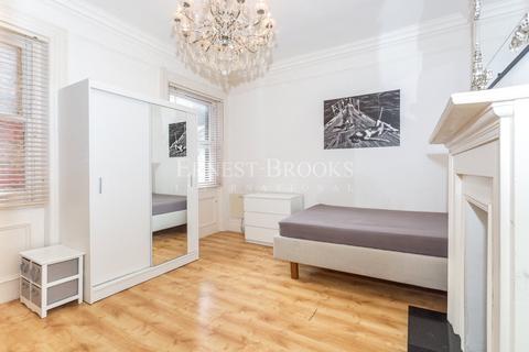 Studio to rent, Rosary Gardens, South Kensington, SW7