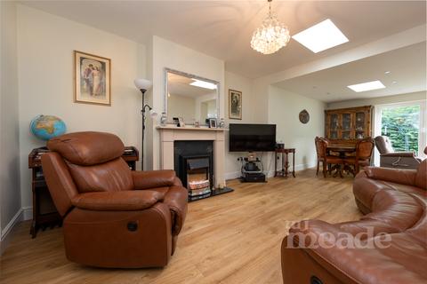 192 The Avenue, London, E4 9SE