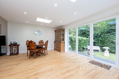 192 The Avenue, London, E4 9SE