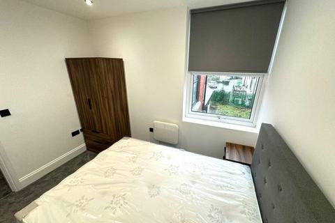 2 bedroom flat to rent, Roman View Roundhay Leeds LS8 2DL