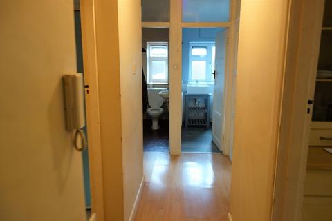 3 bedroom flat to rent, Surbiton Road, Kingston upon Thames, KT1 2JD