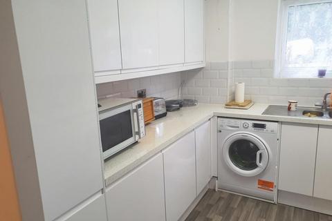 2 bedroom flat for sale, Pipers Green, London NW9