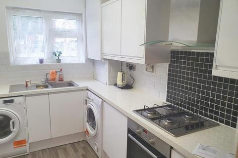 2 bedroom flat for sale, Pipers Green, London NW9