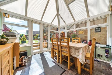138 Bracken Close, Carterton, OX18 1TG