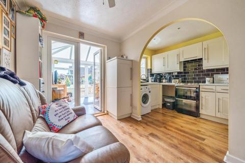 138 Bracken Close, Carterton, OX18 1TG