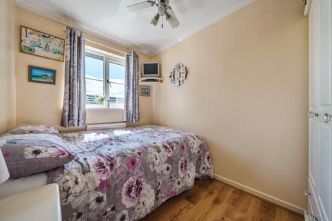 138 Bracken Close, Carterton, OX18 1TG