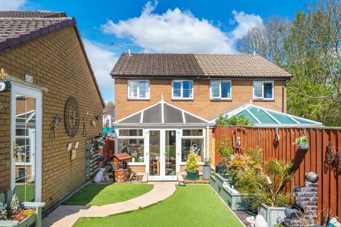 138 Bracken Close, Carterton, OX18 1TG