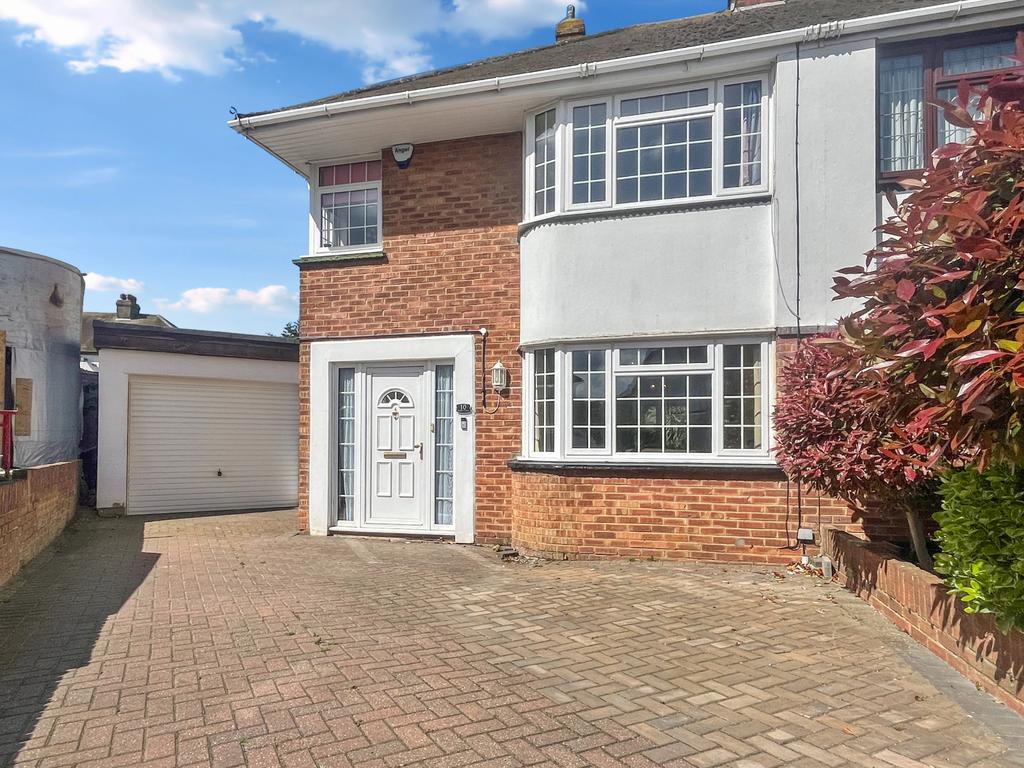 Nore Close, Gillingham, Kent, ME7 3 bed semi-detached house - £375,000