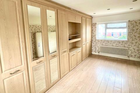 32 Parkfield Way, Bromley, BR2 8AF