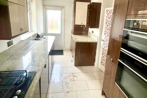 32 Parkfield Way, Bromley, BR2 8AF