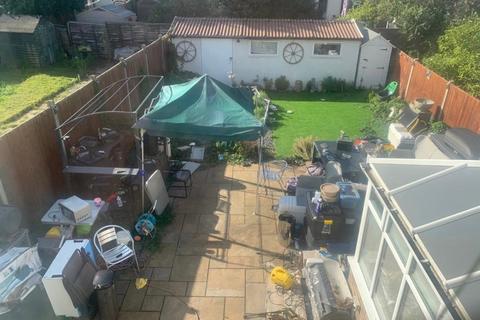 32 Parkfield Way, Bromley, BR2 8AF